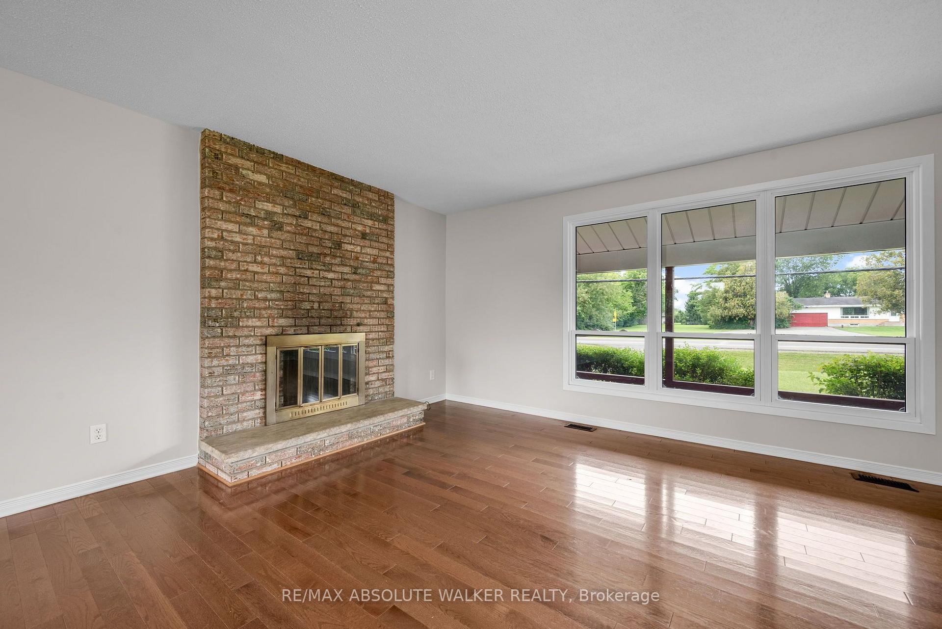 Photo 6 of 1447 Stagecoach Road, Ottawa, Greely — HOMEH