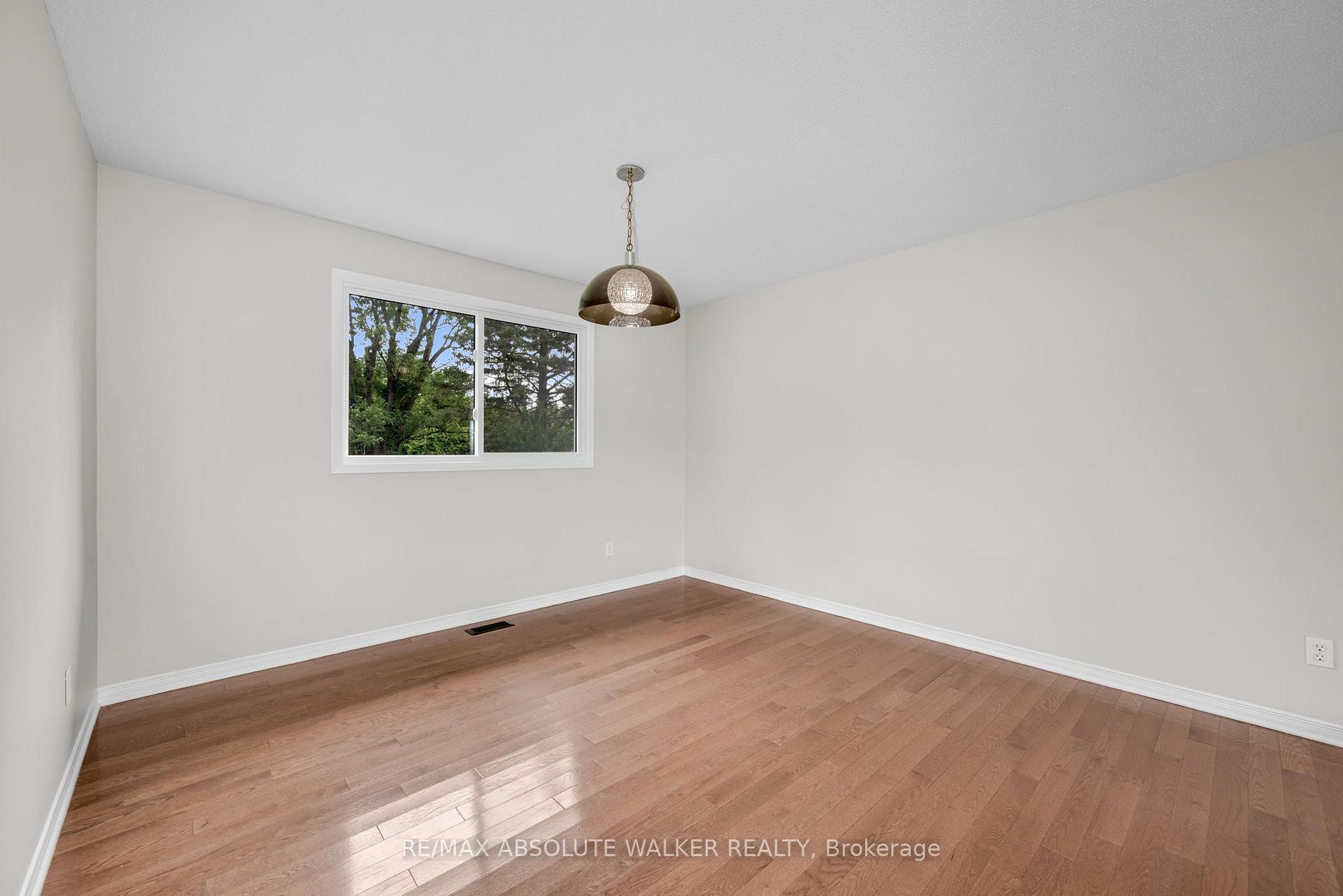 Photo 8 of 1447 Stagecoach Road, Ottawa, Greely — HOMEH