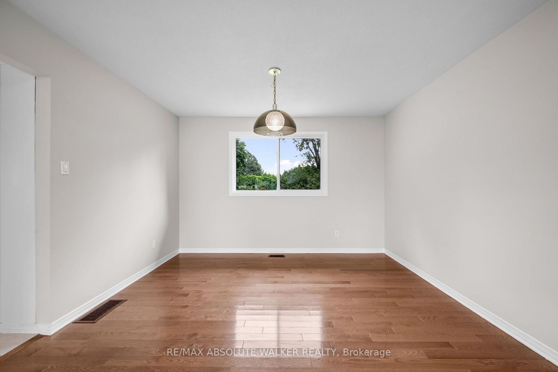 Photo 10 of 1447 Stagecoach Road, Ottawa, Greely — HOMEH