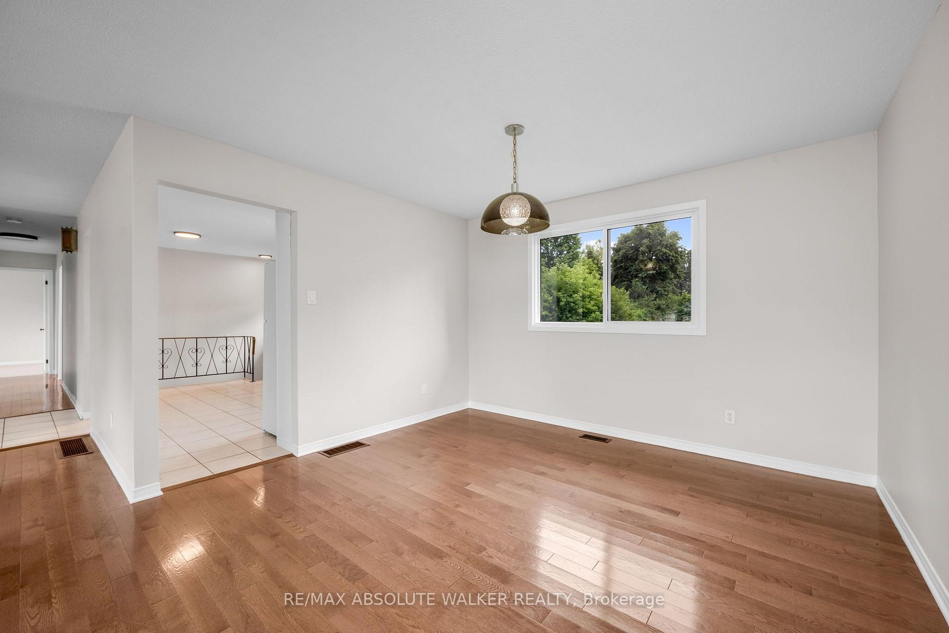 Photo 11 of 1447 Stagecoach Road, Ottawa, Greely — HOMEH