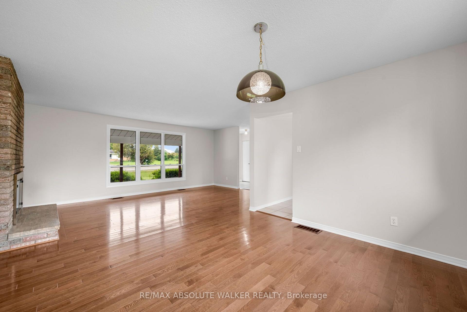 Photo 12 of 1447 Stagecoach Road, Ottawa, Greely — HOMEH