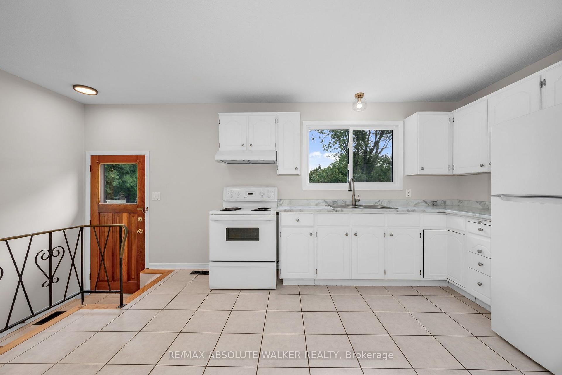Photo 13 of 1447 Stagecoach Road, Ottawa, Greely — HOMEH