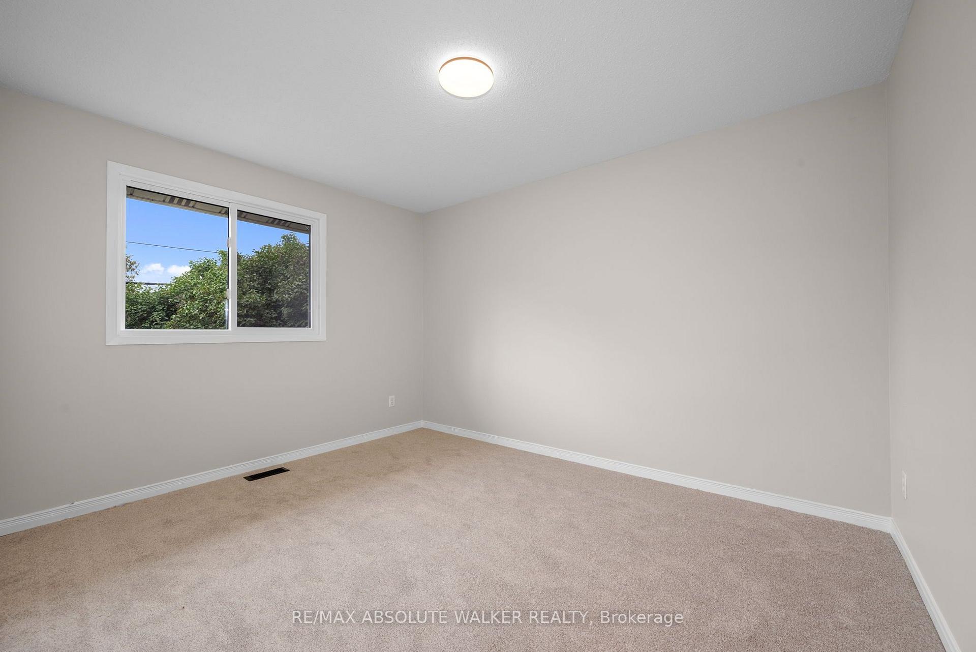 Photo 20 of 1447 Stagecoach Road, Ottawa, Greely — HOMEH