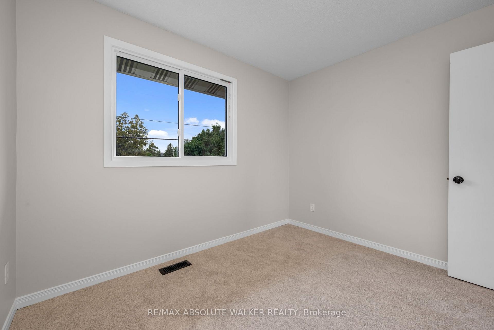 Photo 23 of 1447 Stagecoach Road, Ottawa, Greely — HOMEH
