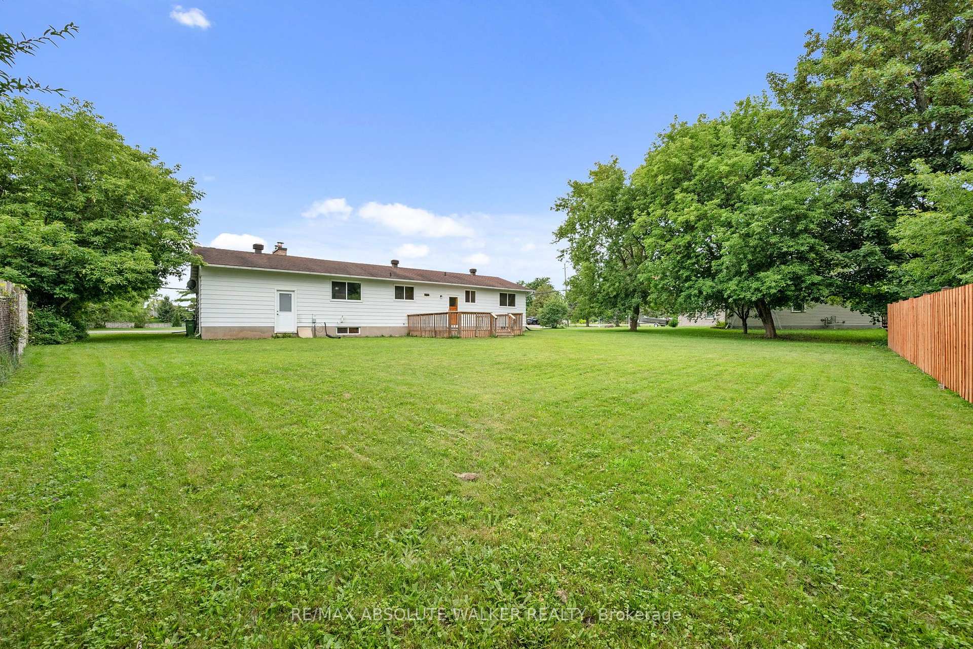 Photo 34 of 1447 Stagecoach Road, Ottawa, Greely — HOMEH