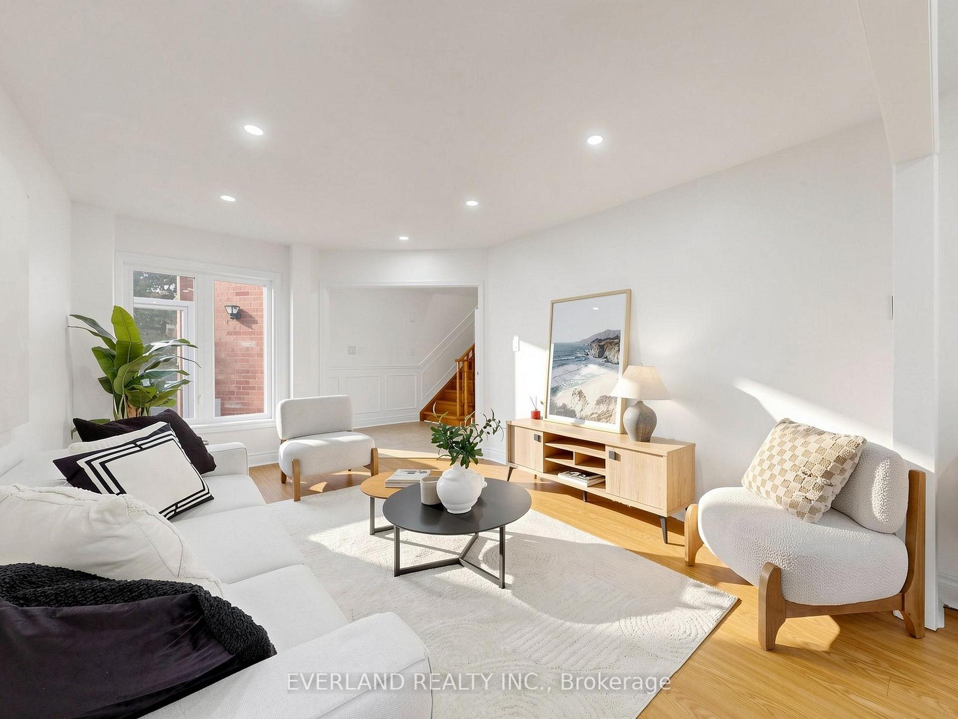 Photo 3 of 26 Erla Court, Markham, Middlefield — HOMEH