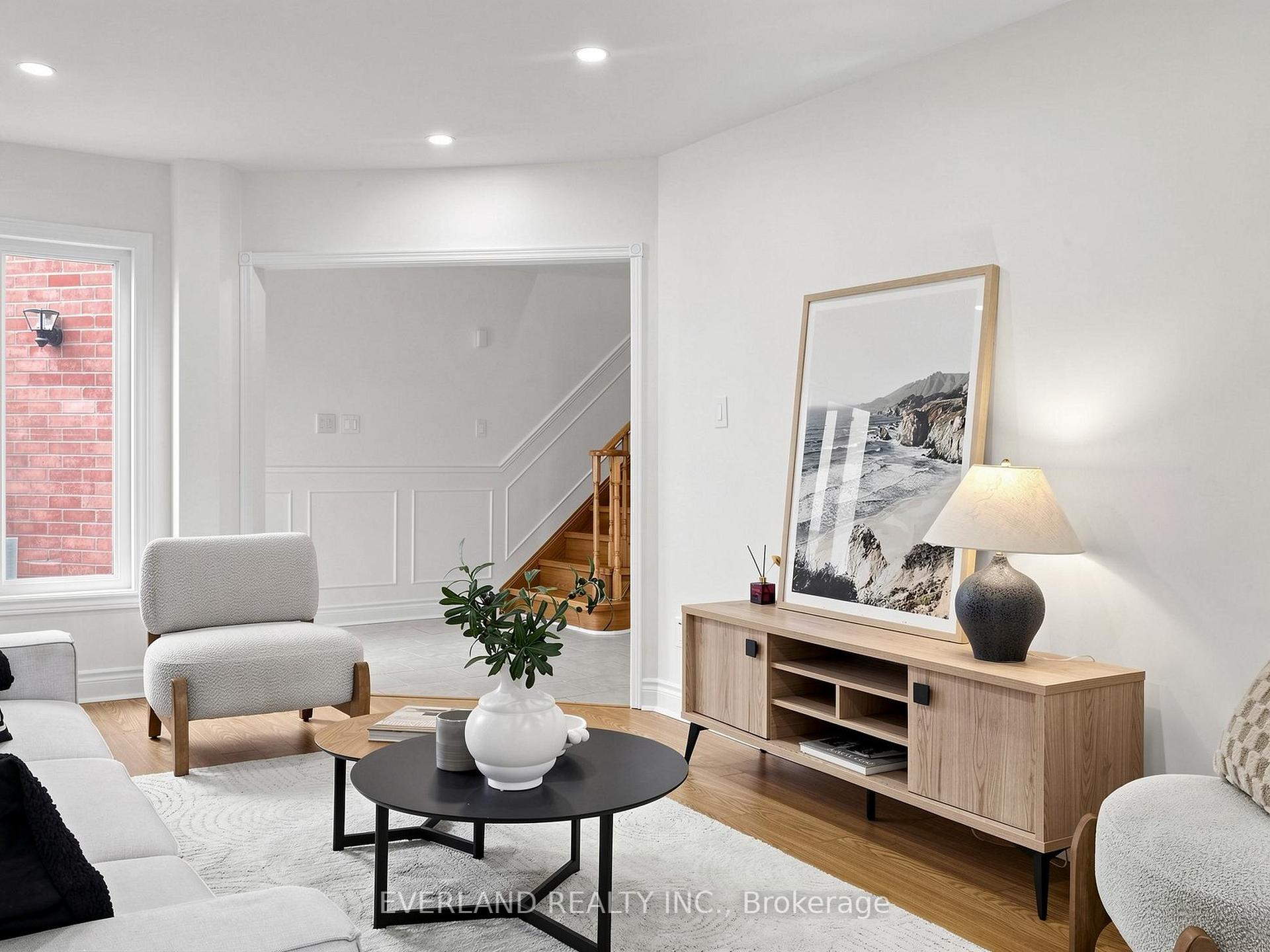 Photo 4 of 26 Erla Court, Markham, Middlefield — HOMEH