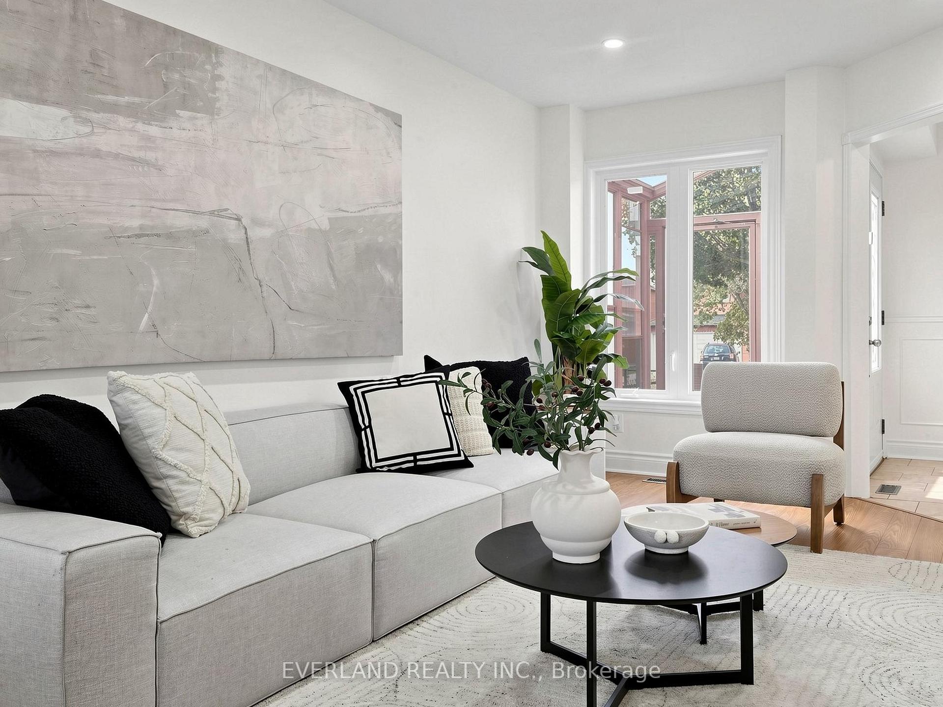 Photo 5 of 26 Erla Court, Markham, Middlefield — HOMEH