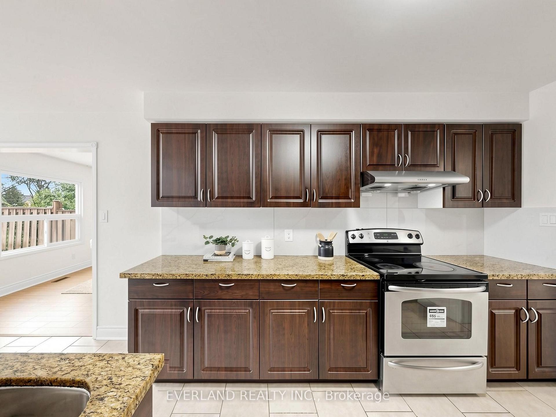 Photo 10 of 26 Erla Court, Markham, Middlefield — HOMEH