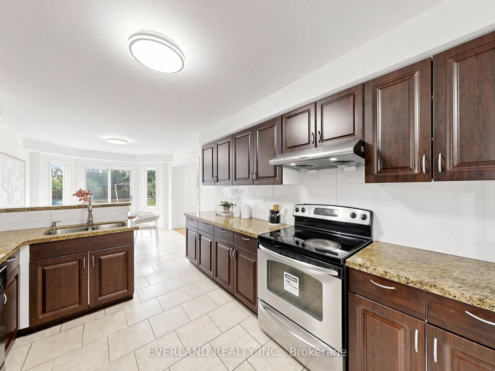 Photo 11 of 26 Erla Court, Markham, Middlefield — HOMEH