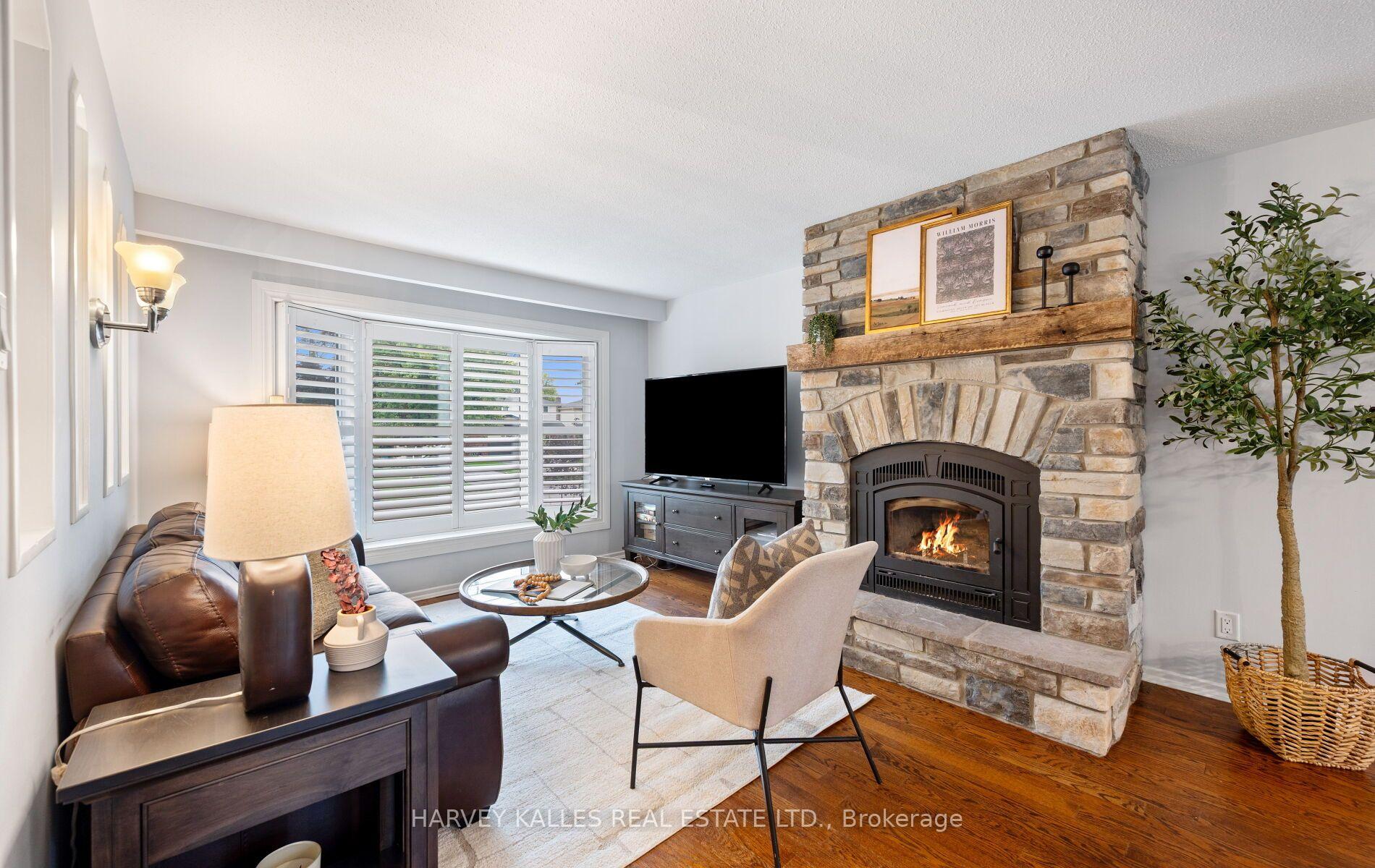 Photo 3 of 143 Kingsview Drive, Caledon, Bolton North — HOMEH