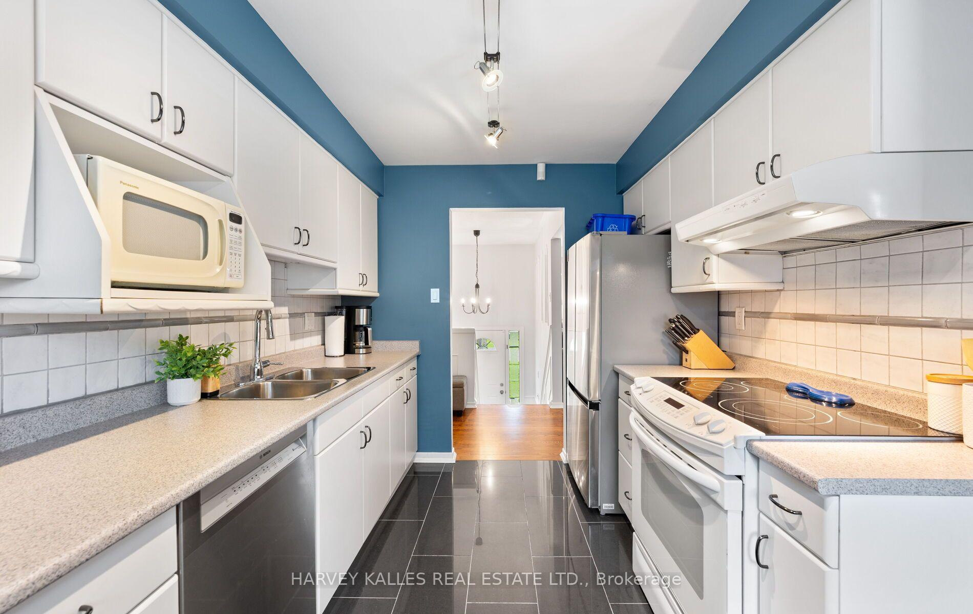 Photo 6 of 143 Kingsview Drive, Caledon, Bolton North — HOMEH