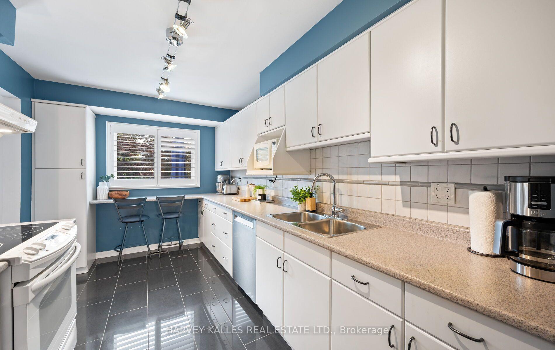 Photo 8 of 143 Kingsview Drive, Caledon, Bolton North — HOMEH