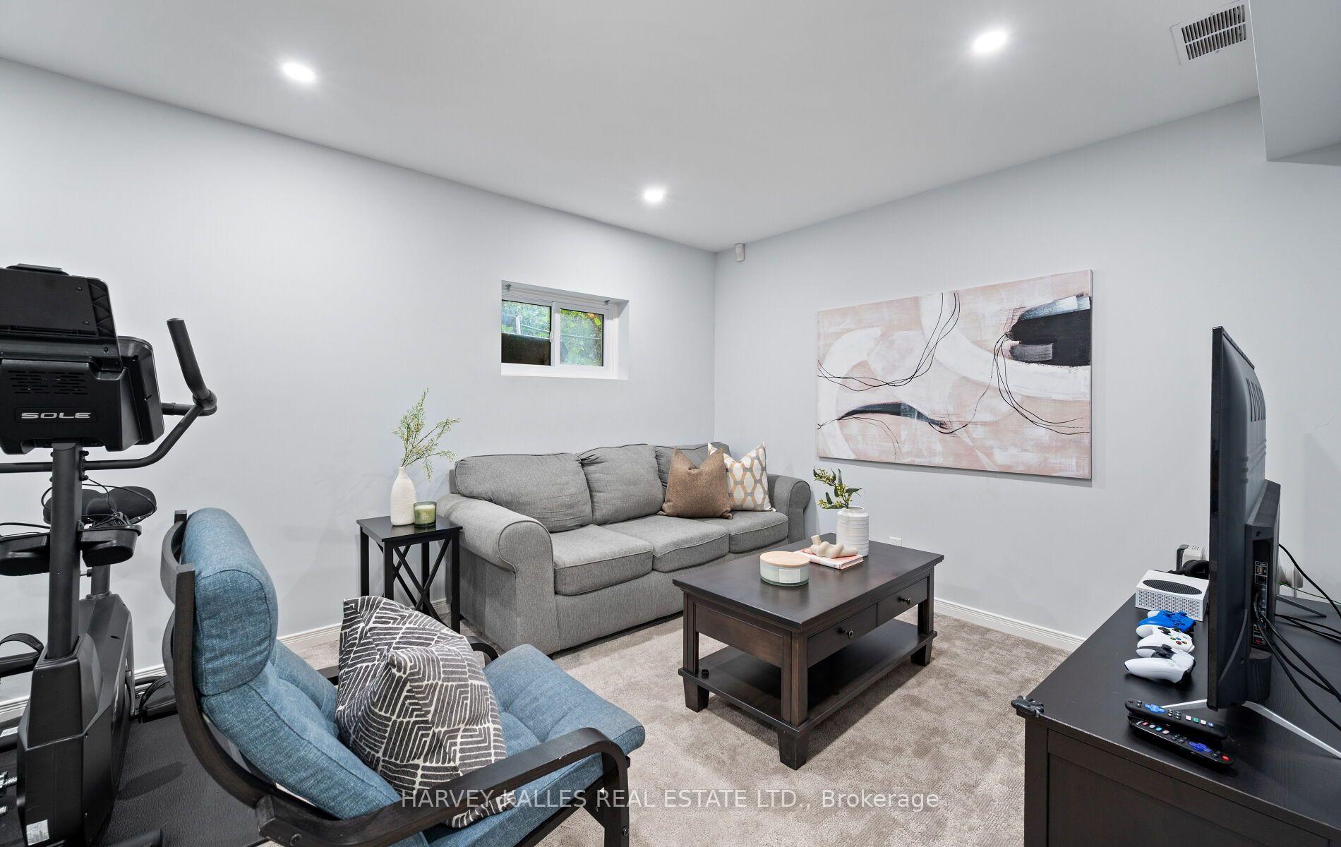 Photo 16 of 143 Kingsview Drive, Caledon, Bolton North — HOMEH