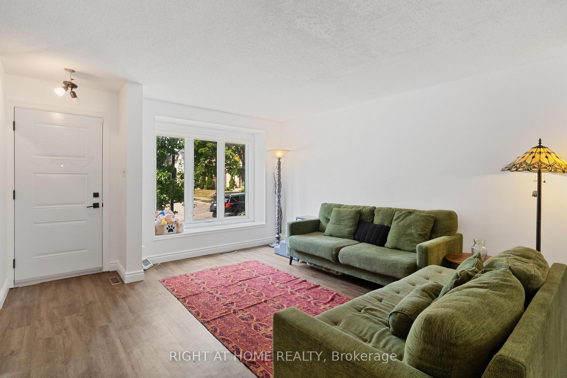 Photo 5 of Unit 17, 925 Lawson Road, London, North I — HOMEH