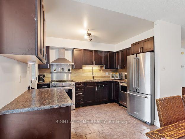 Photo 12 of Unit 17, 925 Lawson Road, London, North I — HOMEH