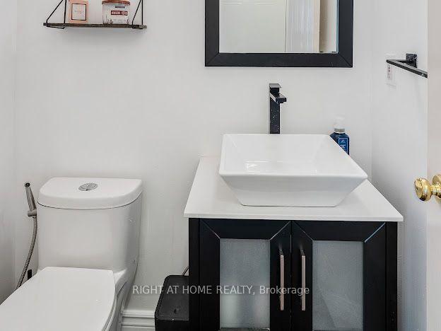 Photo 16 of Unit 17, 925 Lawson Road, London, North I — HOMEH