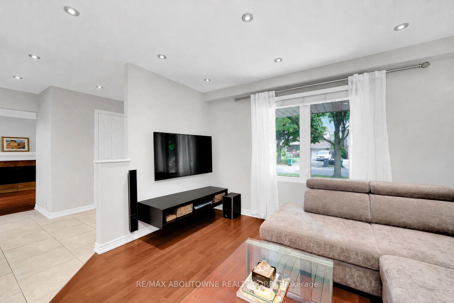 Photo 7 of 3985 Taffey Crescent, Mississauga, Erin Mills — HOMEH
