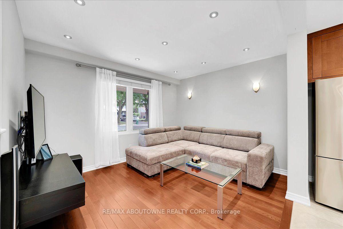 Photo 15 of 3985 Taffey Crescent, Mississauga, Erin Mills — HOMEH