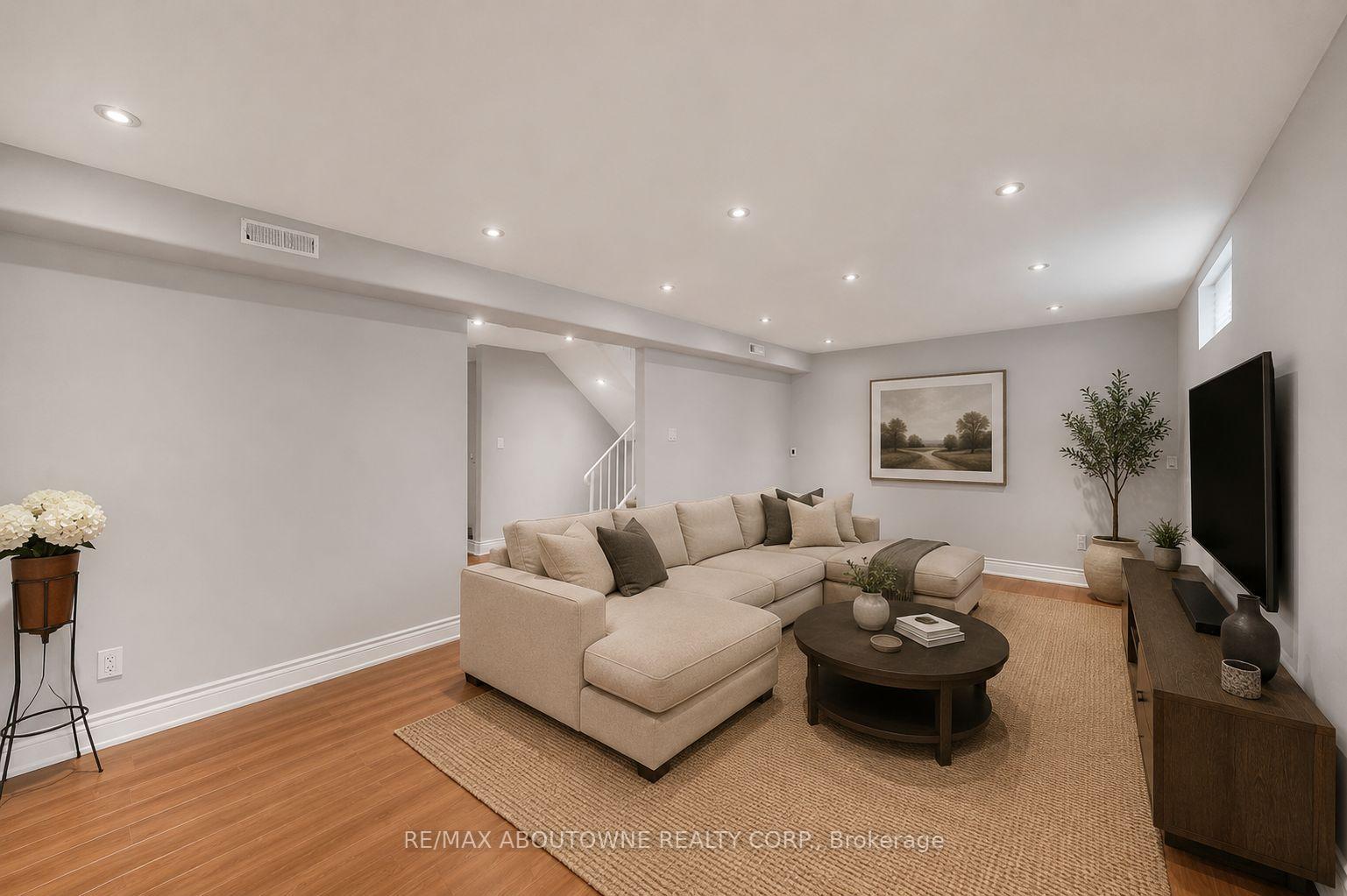 Photo 35 of 3985 Taffey Crescent, Mississauga, Erin Mills — HOMEH