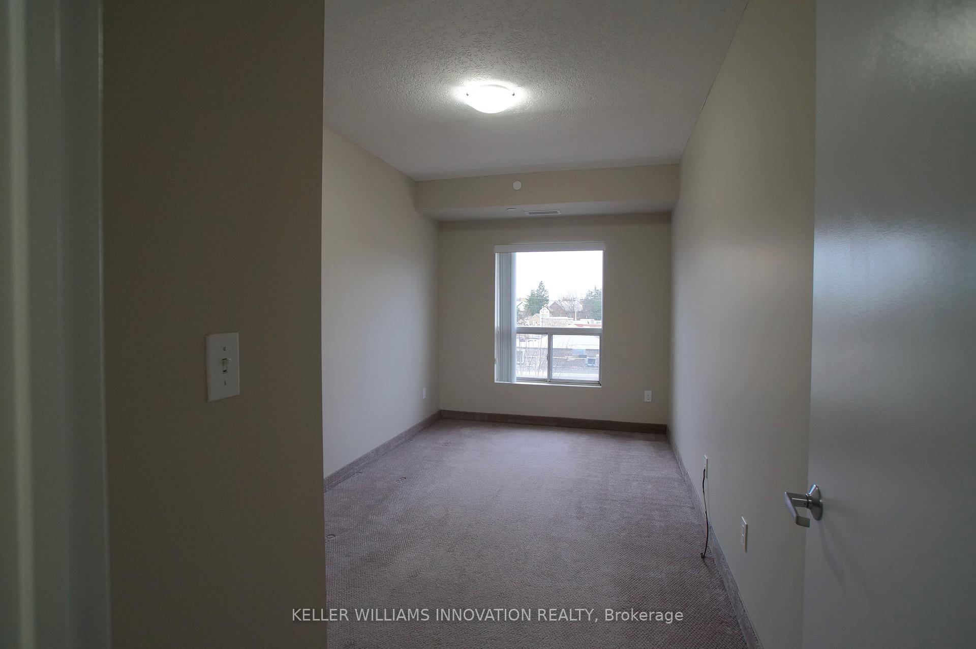 Photo 8 of Unit 418, 239 Auburn Drive, Waterloo, Lexington/Lincoln Village — HOMEH