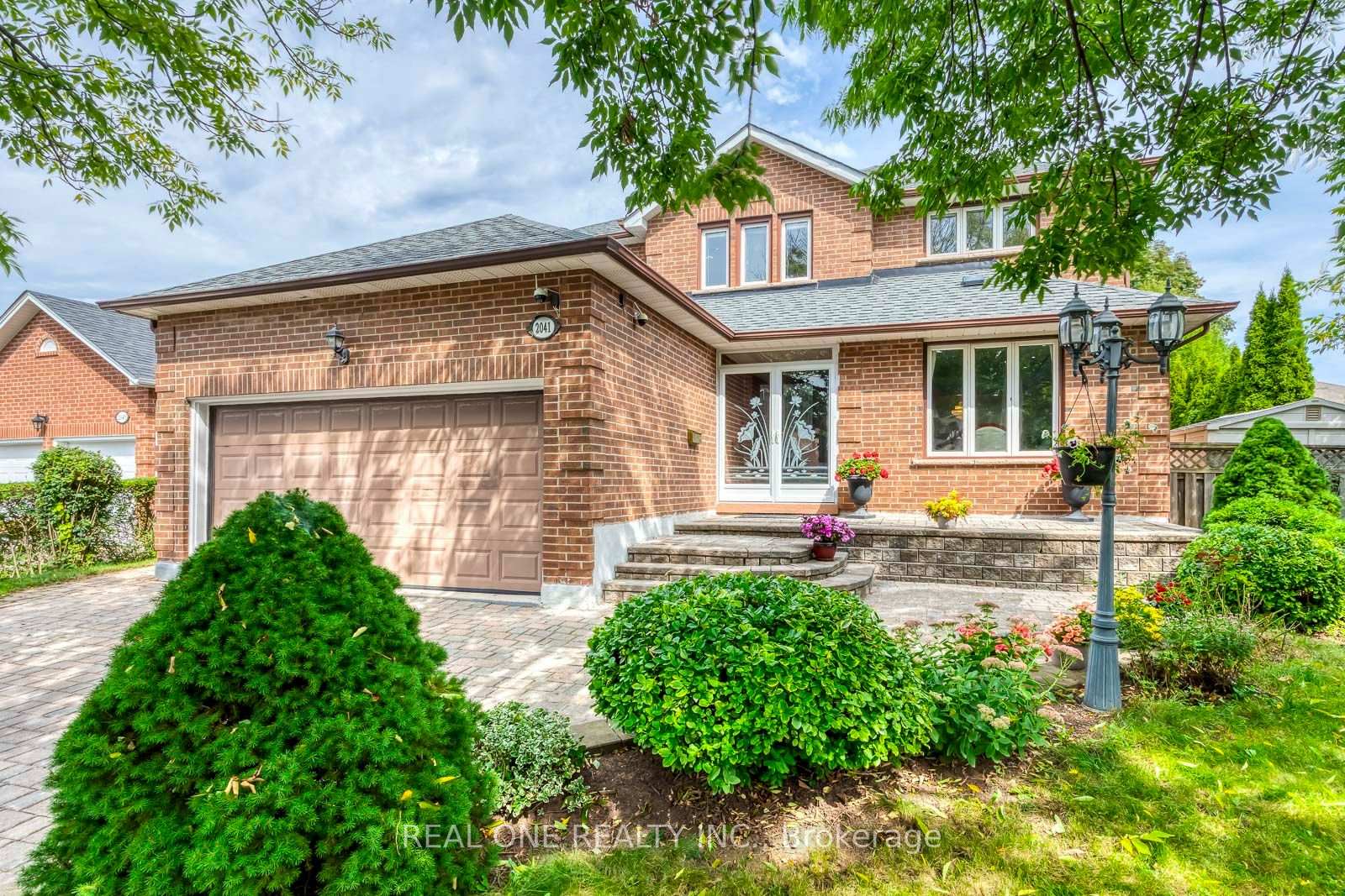 Photo 2 of 2041 Madden Boulevard, Oakville, River Oaks — HOMEH