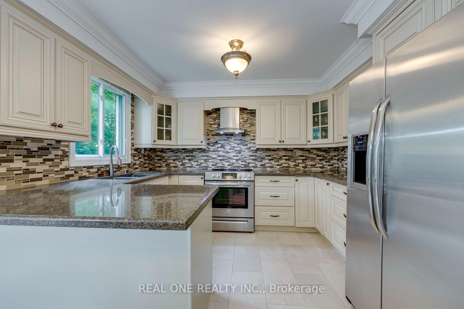 Photo 17 of 2041 Madden Boulevard, Oakville, River Oaks — HOMEH