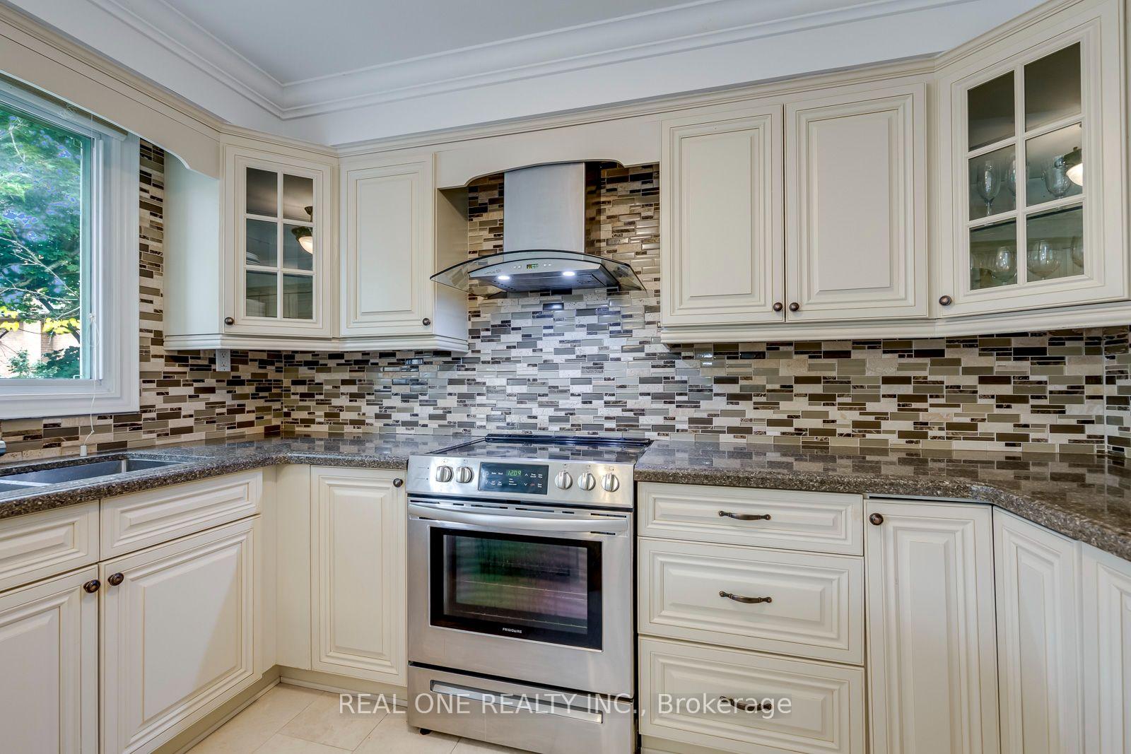 Photo 18 of 2041 Madden Boulevard, Oakville, River Oaks — HOMEH