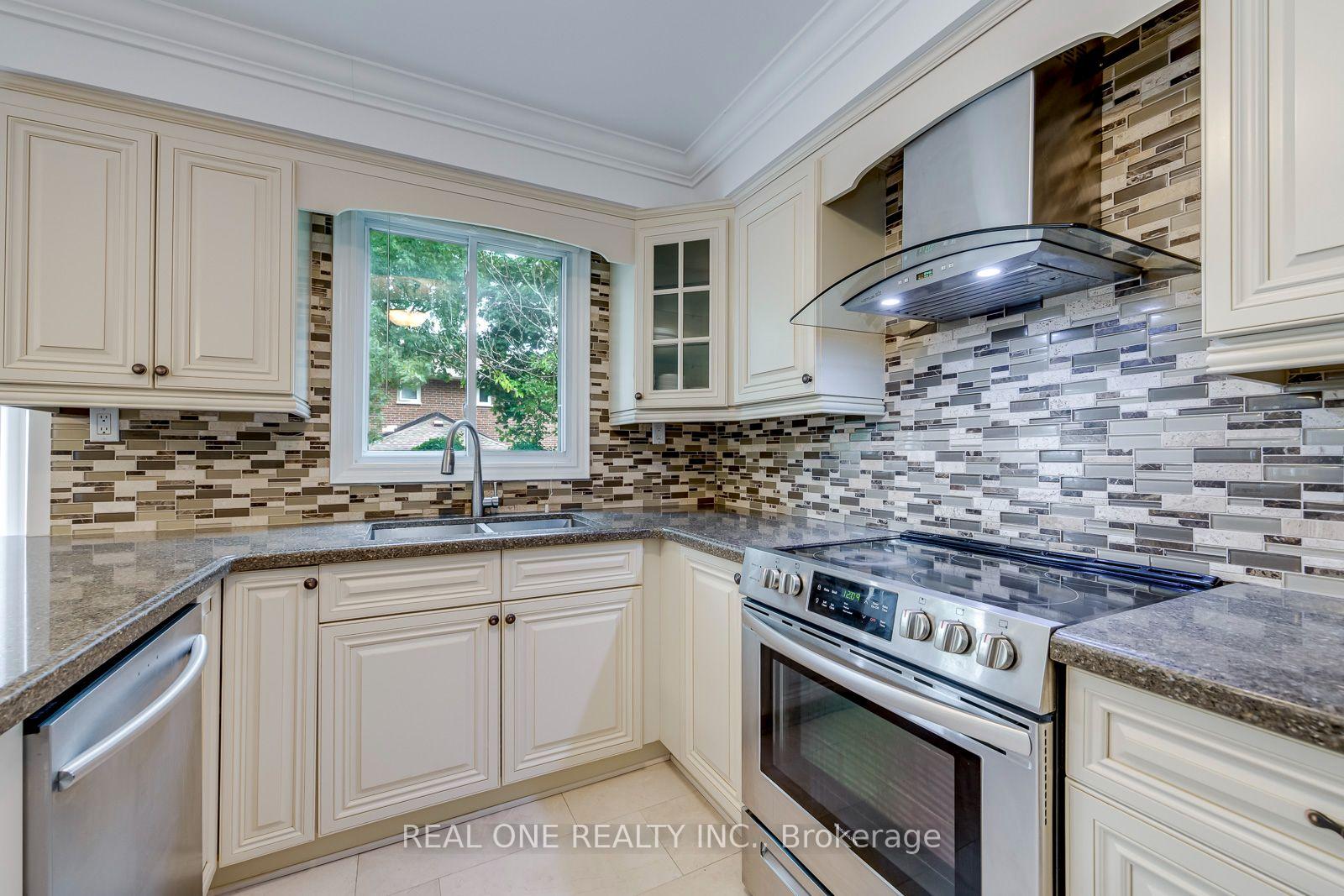 Photo 19 of 2041 Madden Boulevard, Oakville, River Oaks — HOMEH