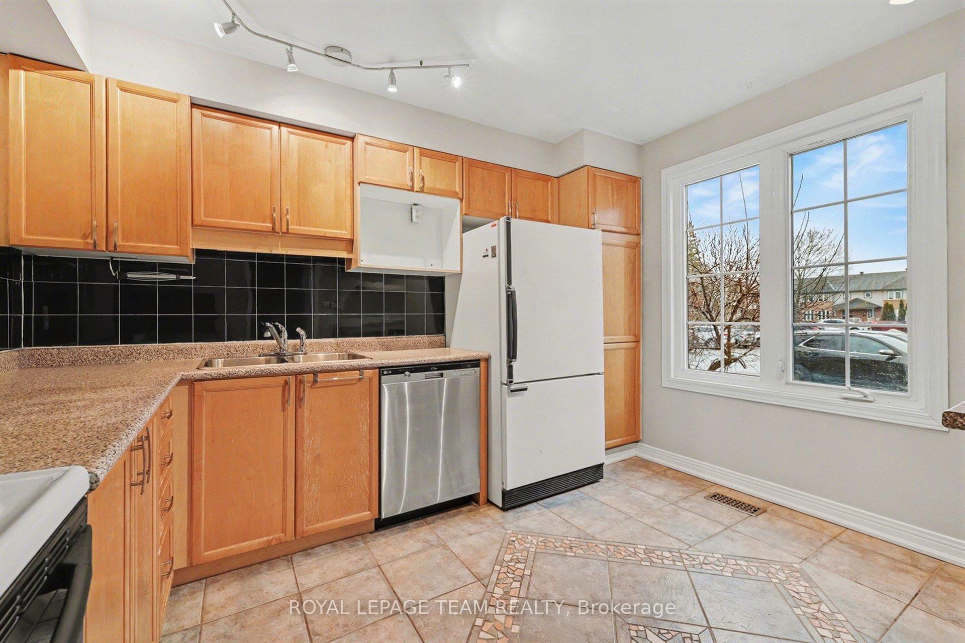 Photo 10 of 187 Monterey Drive, Ottawa, Leslie Park — HOMEH