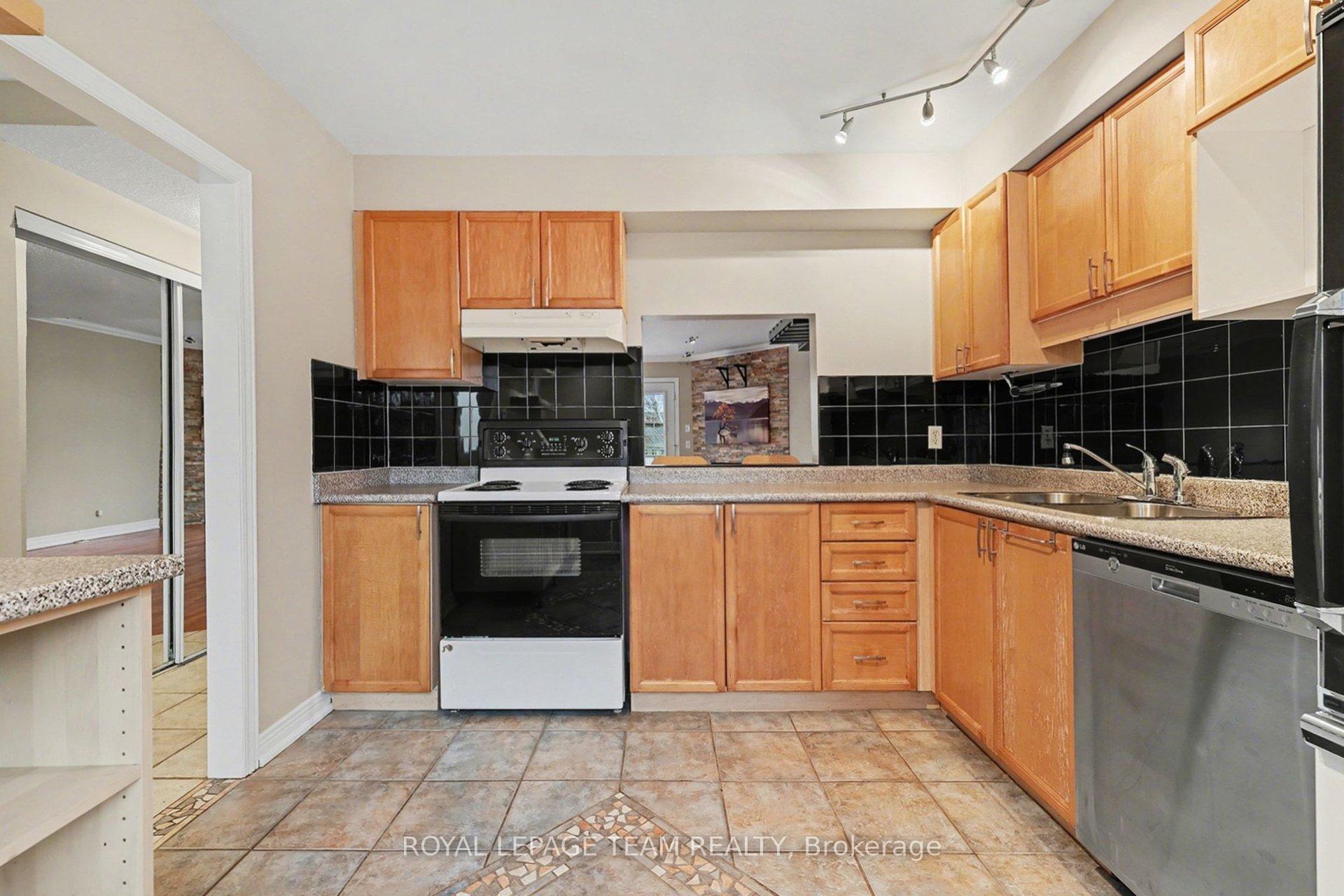 Photo 11 of 187 Monterey Drive, Ottawa, Leslie Park — HOMEH