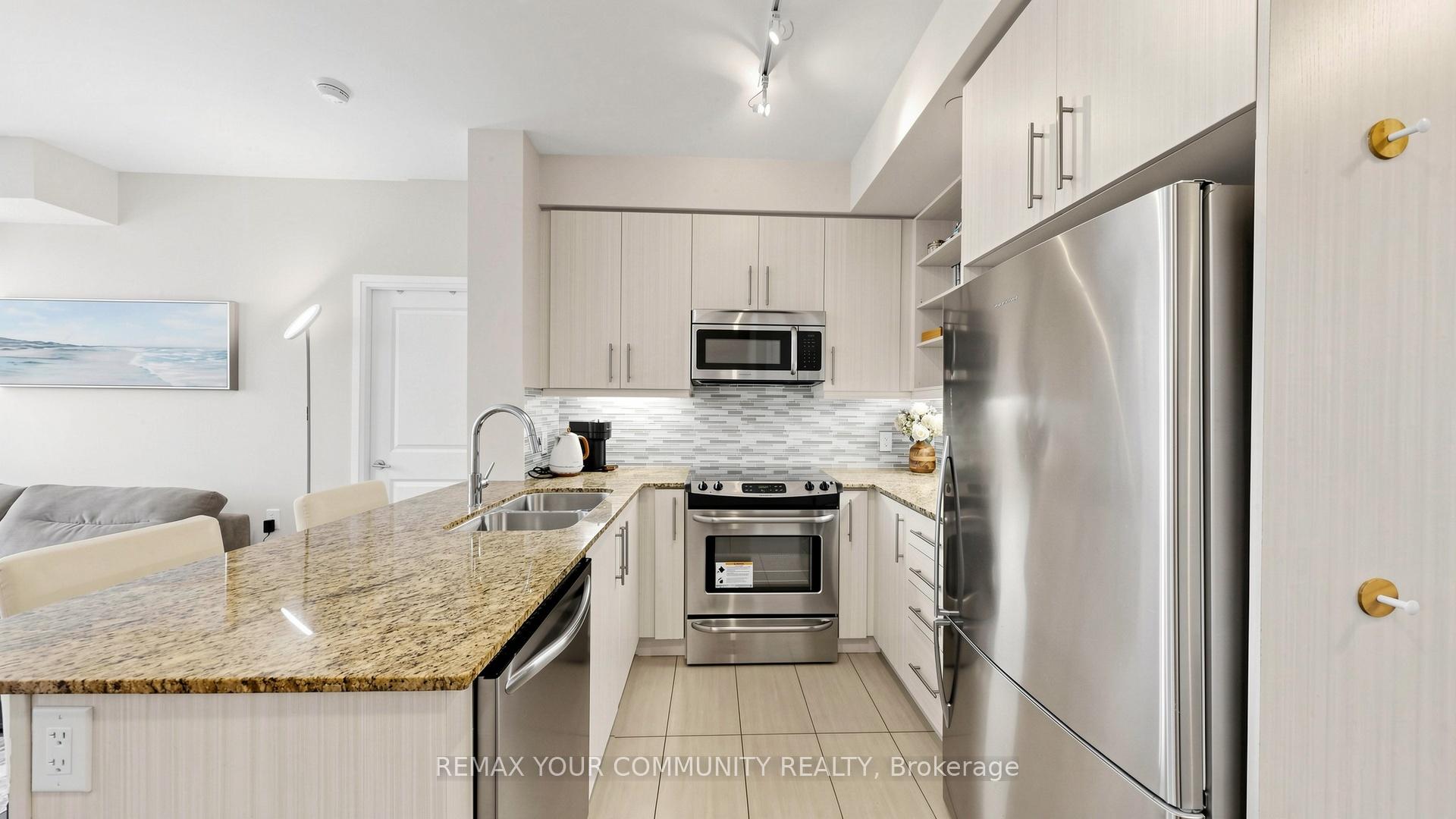 Photo 7 of Unit 408, 55 Oneida Crescent, Richmond Hill, Langstaff — HOMEH