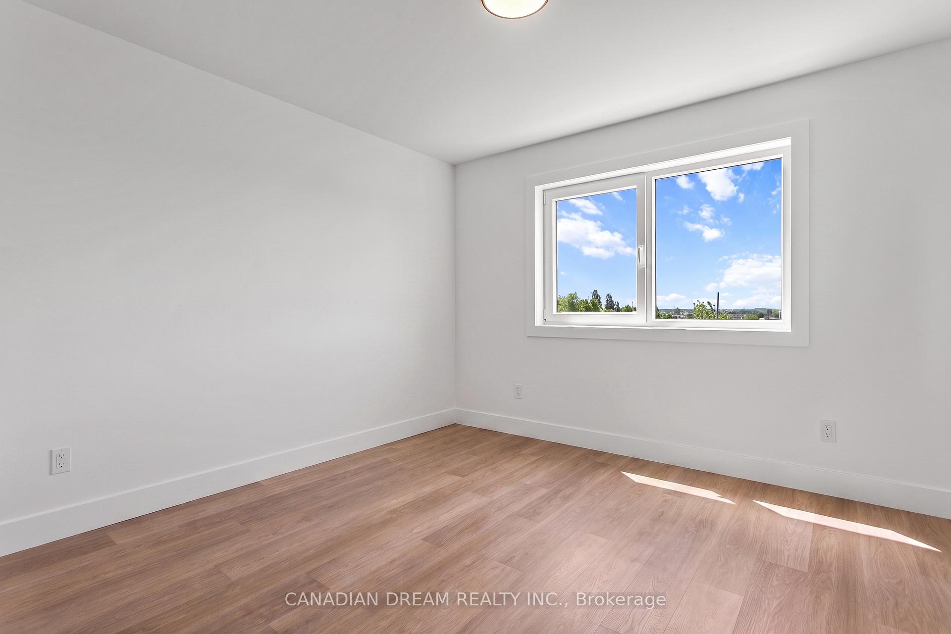 Photo 37 of 2927 Petty Road, London, South W — HOMEH