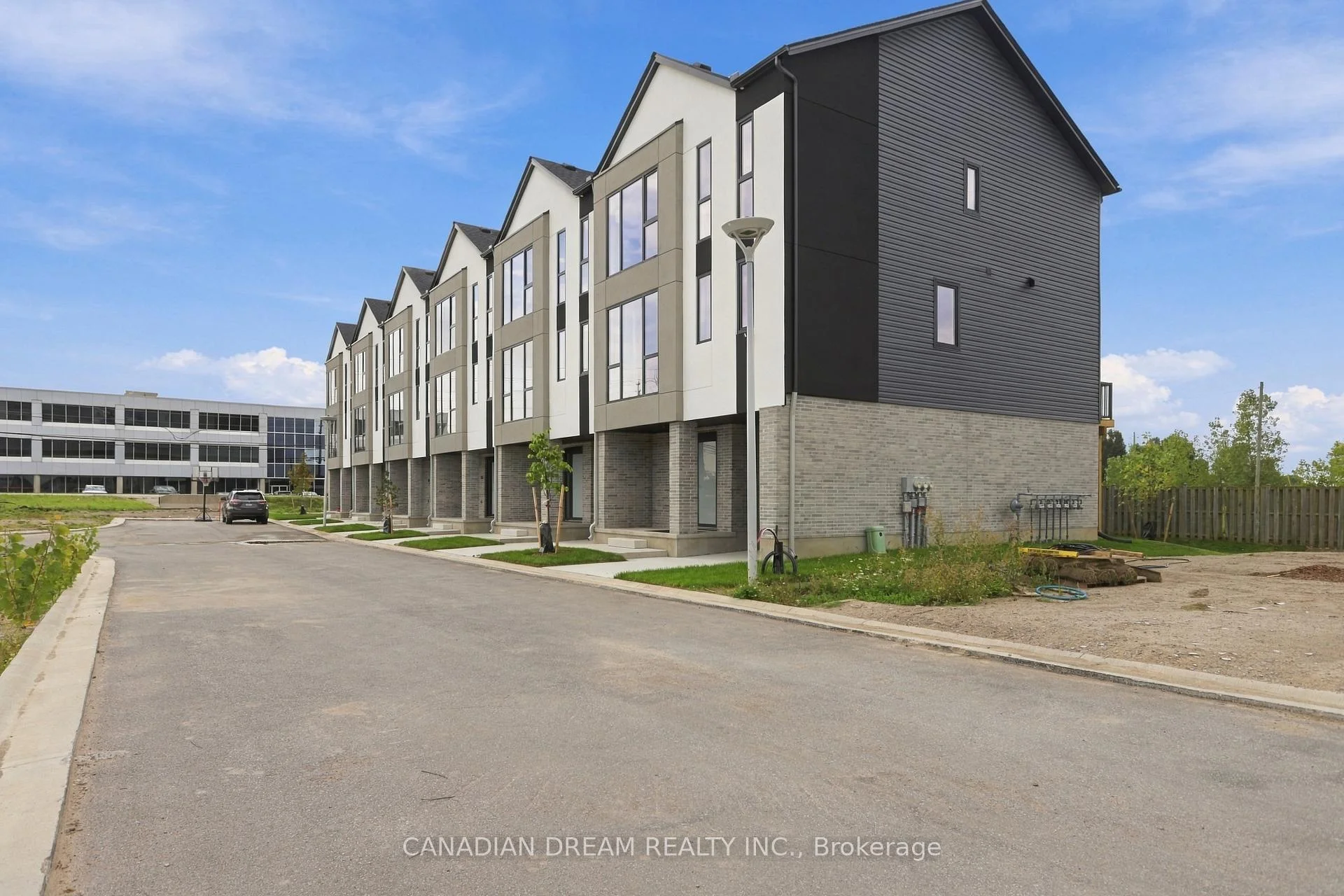 Photo 7 of 2927 Petty Road, London, South W — HOMEH