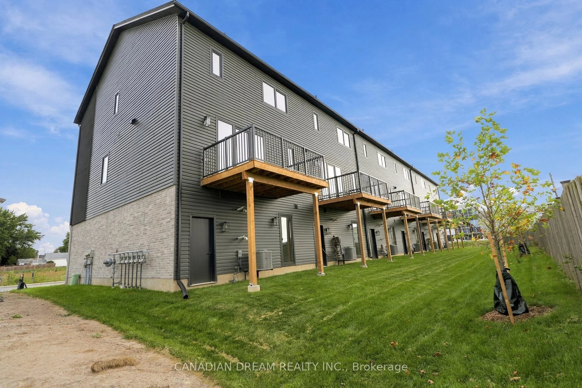 Photo 41 of 2927 Petty Road, London, South W — HOMEH