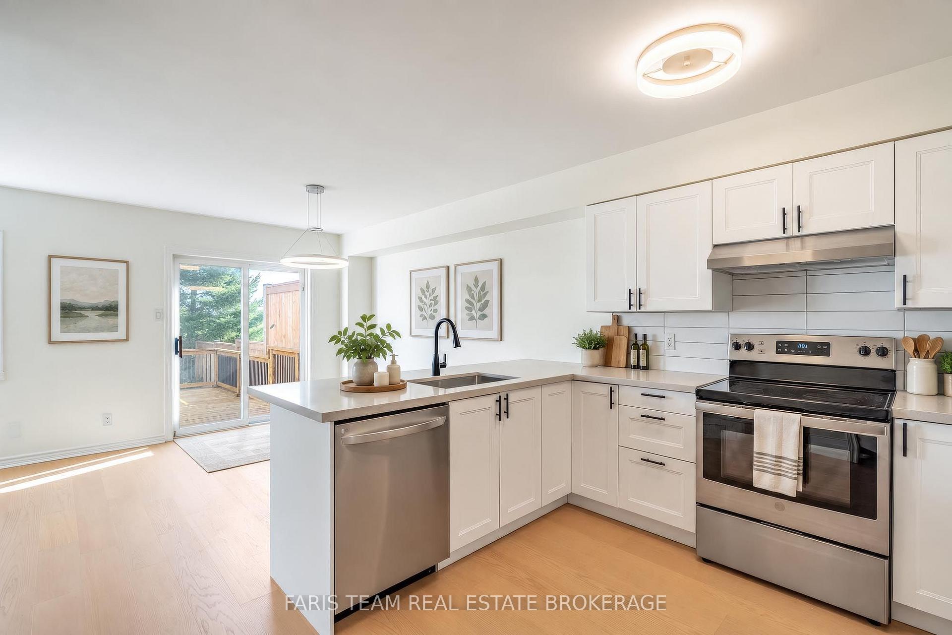 Photo 4 of 152 Ritchie Crescent, Springwater, Elmvale — HOMEH