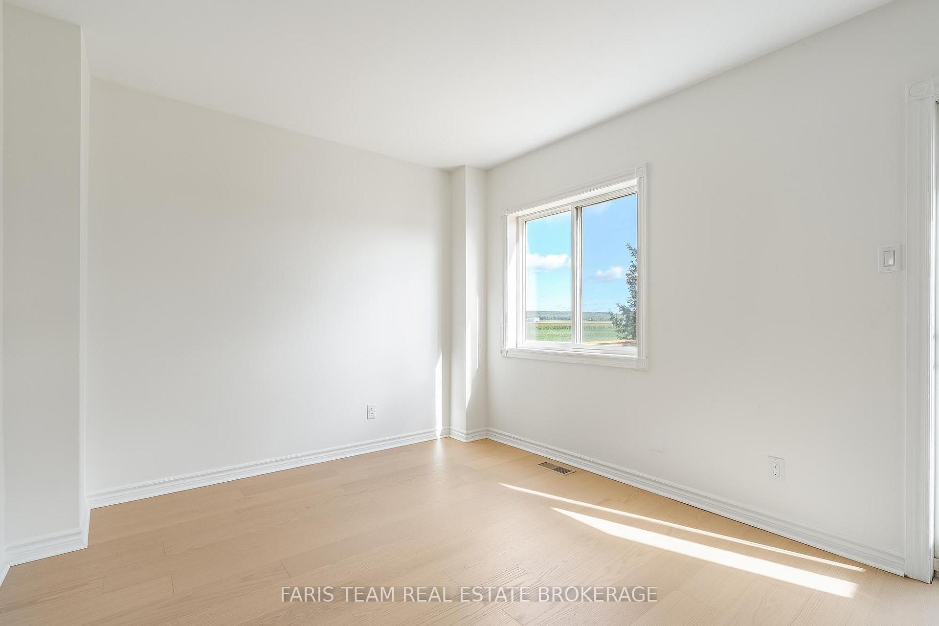Photo 11 of 152 Ritchie Crescent, Springwater, Elmvale — HOMEH