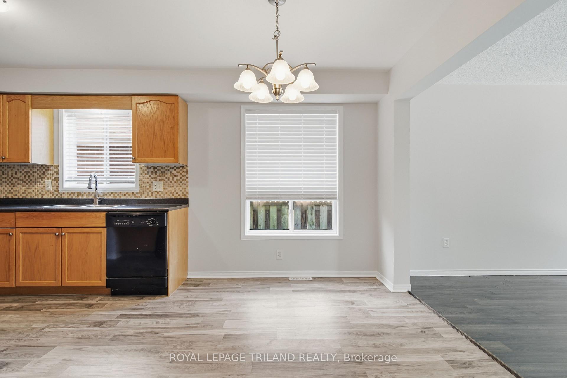 Photo 6 of 1942 Bloom Crescent, London, North C — HOMEH