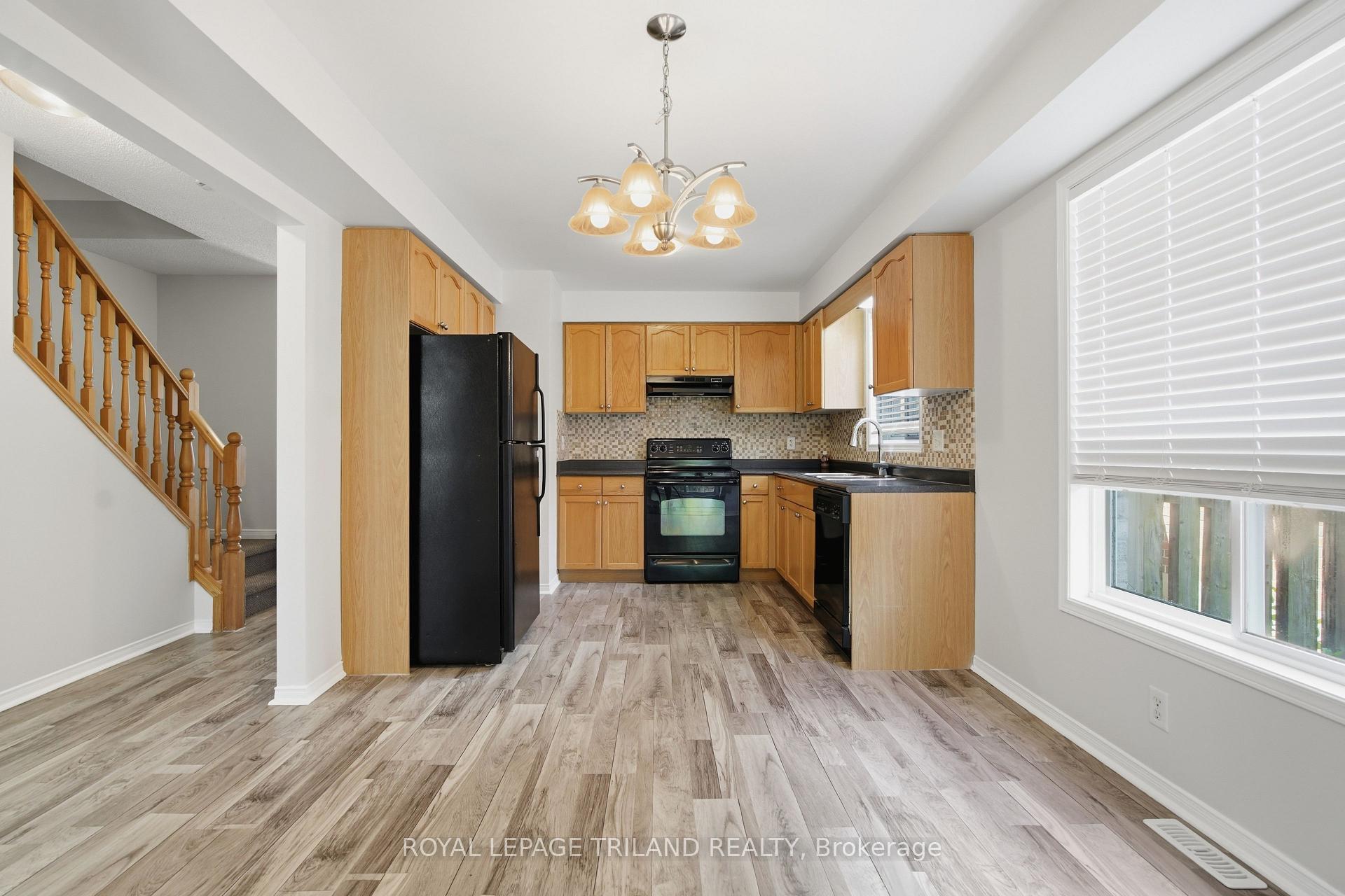 Photo 8 of 1942 Bloom Crescent, London, North C — HOMEH