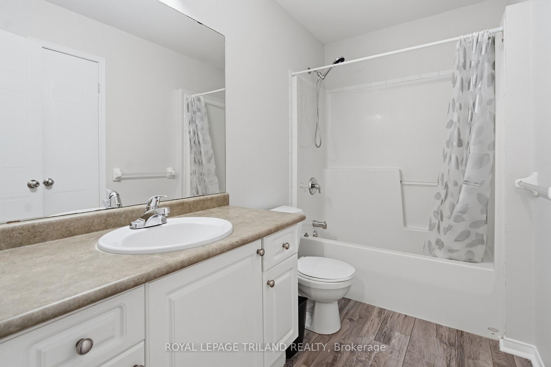 Photo 14 of 1942 Bloom Crescent, London, North C — HOMEH