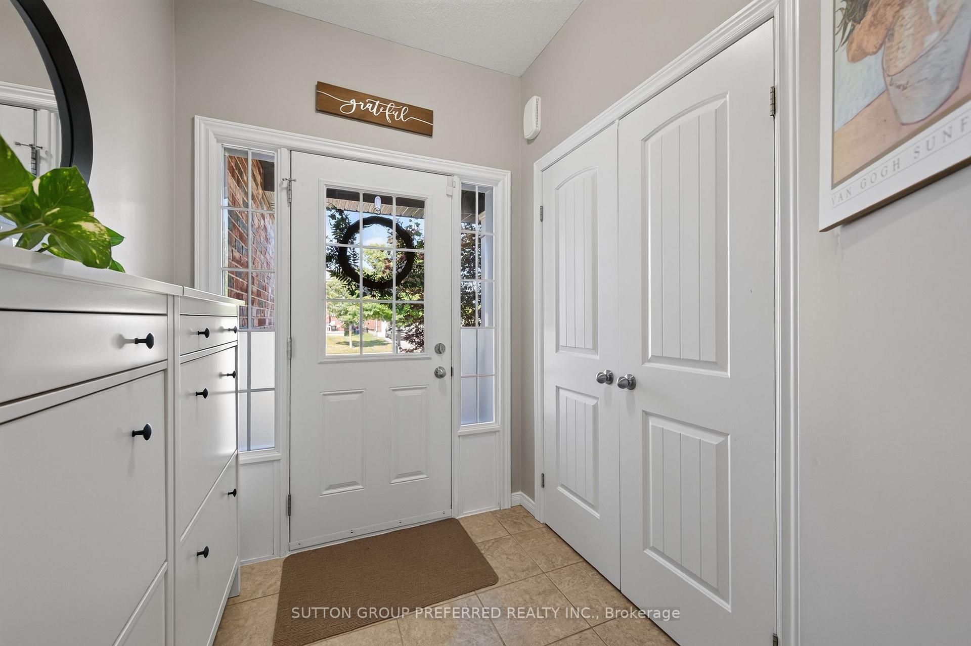 Photo 8 of 3288 Turner Crescent, London, South U — HOMEH