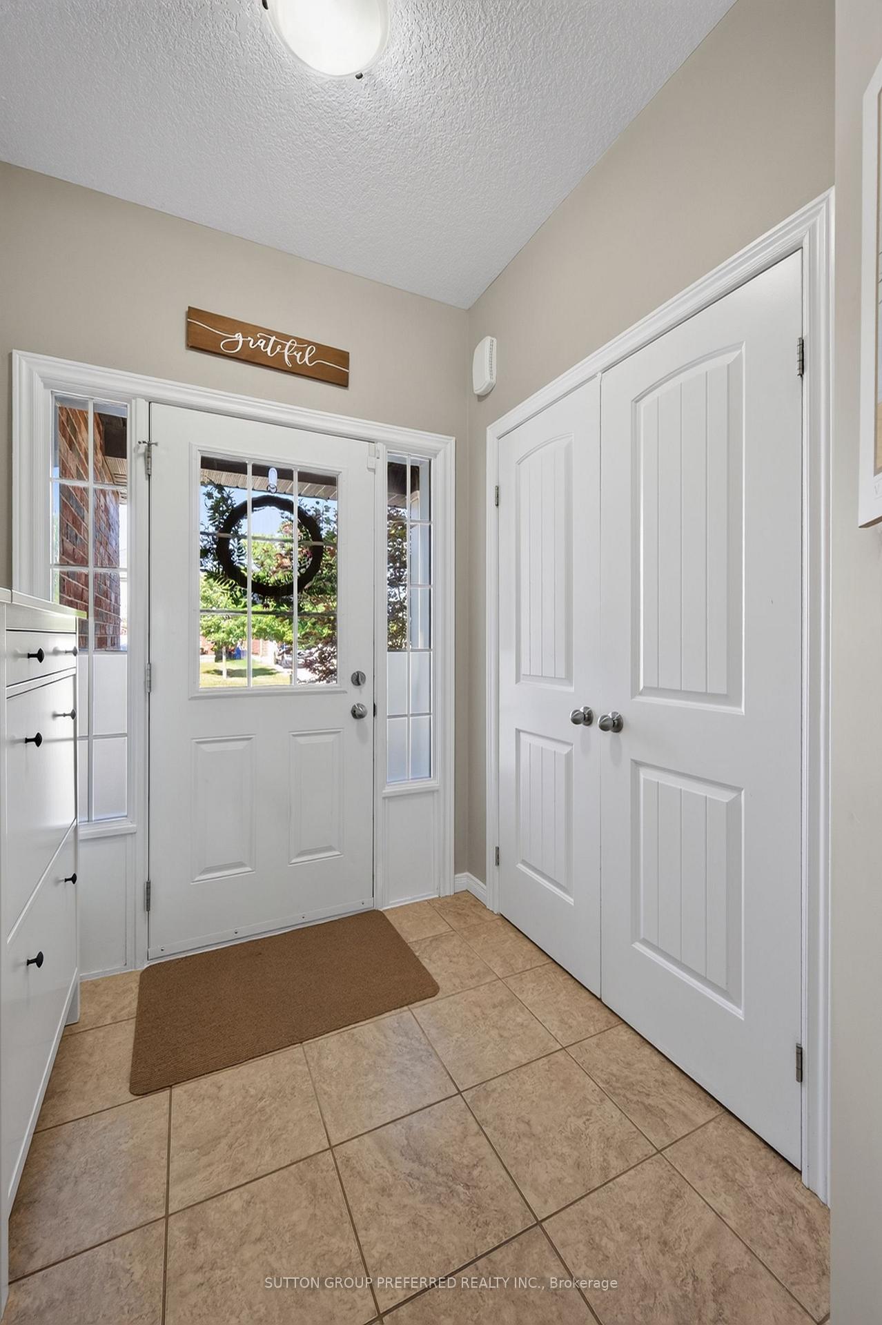 Photo 9 of 3288 Turner Crescent, London, South U — HOMEH