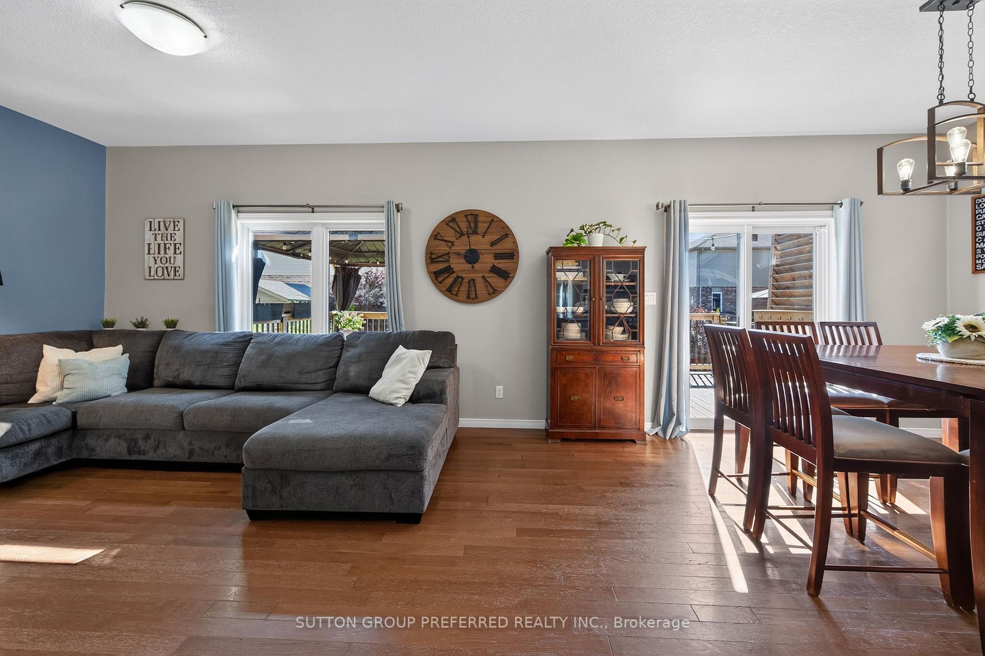 Photo 10 of 3288 Turner Crescent, London, South U — HOMEH