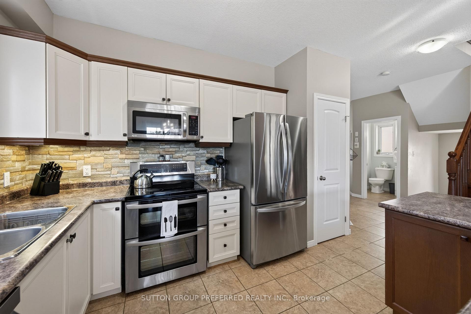 Photo 16 of 3288 Turner Crescent, London, South U — HOMEH