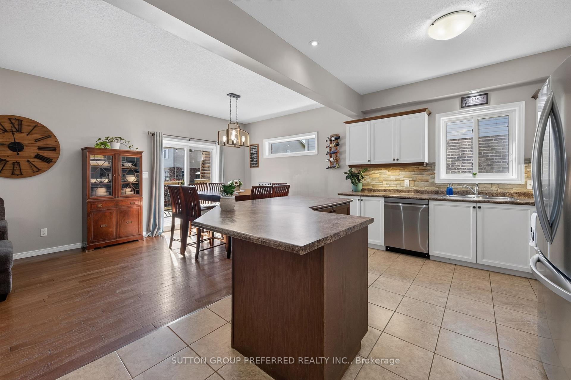 Photo 17 of 3288 Turner Crescent, London, South U — HOMEH