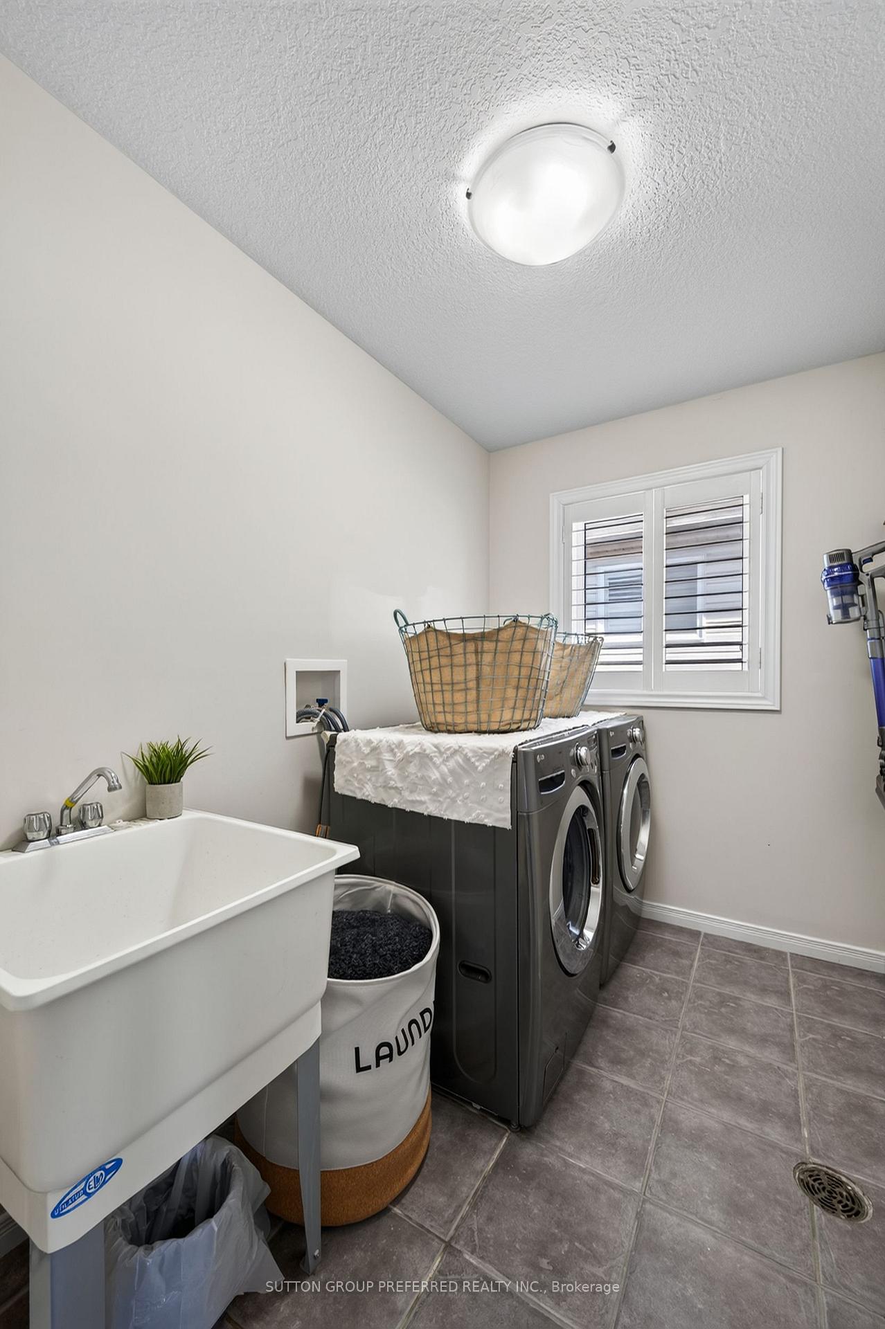Photo 25 of 3288 Turner Crescent, London, South U — HOMEH