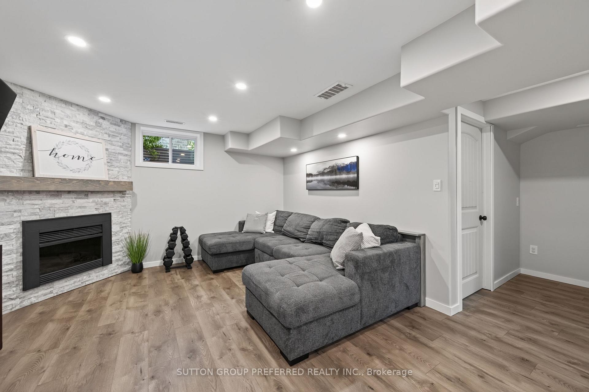 Photo 33 of 3288 Turner Crescent, London, South U — HOMEH