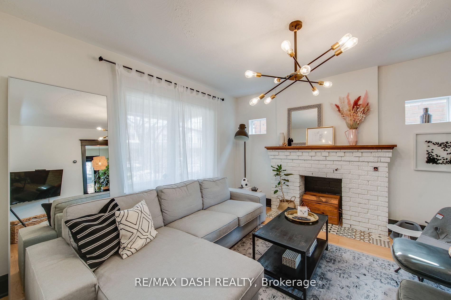 Photo 3 of 74 Oak Park Avenue, Toronto, Woodbine-Lumsden — HOMEH