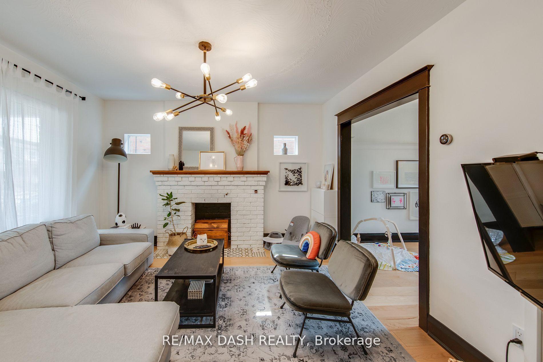 Photo 4 of 74 Oak Park Avenue, Toronto, Woodbine-Lumsden — HOMEH