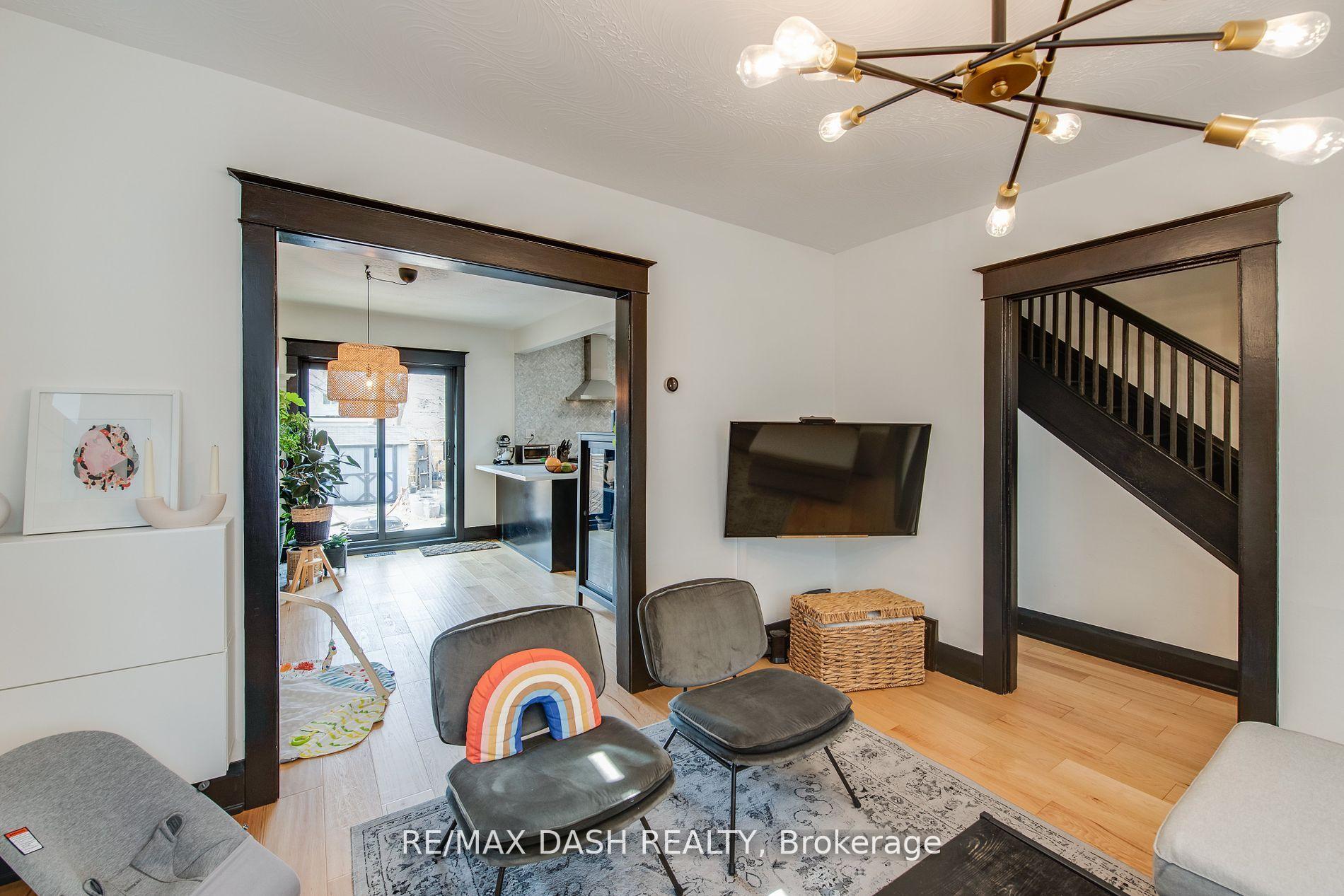 Photo 5 of 74 Oak Park Avenue, Toronto, Woodbine-Lumsden — HOMEH